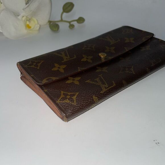 Authentic Louis Vuitton Monogram Sarah Wallet - Picture 8 of 14